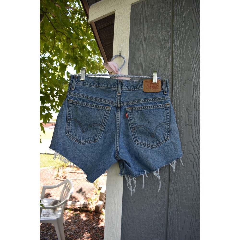 Levis‎ 550 Relaxed Fit Cutoff Denim Shorts Medium Wash Blue Womens 29 High Rise